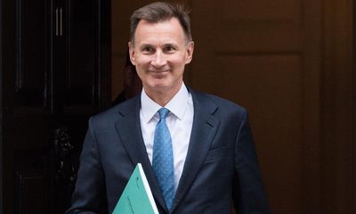 Autumn statement: Jeremy Hunt announces tax cuts for firms and workers