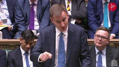 Jeremy Hunt makes 'cut and paste' jibe at Rachel Reeves sparking howls of laughter from Tory MPs