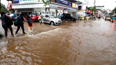 Heavy rain lashes central Travancore, schoolgirl goes missing