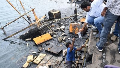 Vizag fishing harbour blaze: boat owners, workers to be given compensation on November 23