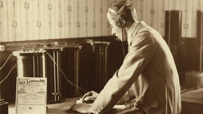 Winding back the dial on 100 years of Australian radio