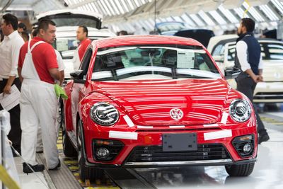 Volkswagen takes a step to defend itself from UAW threat