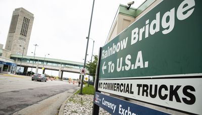 Fiery crash kills 2 at Niagara Falls’ Rainbow border bridge. Officials say no sign of terrorism