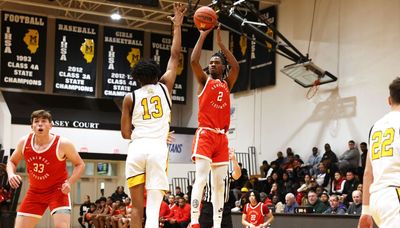 Bryce Heard flashes his playmaking ability in Homewood-Flossmoor’s Thanksgiving Eve win against Marian Catholic