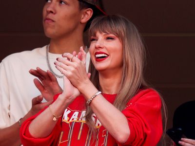 A Thanksgiving guest's guide to Taylor Swift and Travis Kelce