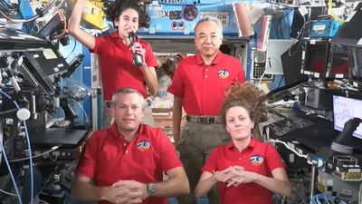 Astronauts celebrate Thanksgiving in space! Here's what they'll eat and what they're thankful for (video)