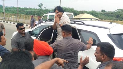 Pawan Kalyan invokes Dasarathi, Kaloji, Gaddar during election campaign in coal belt
