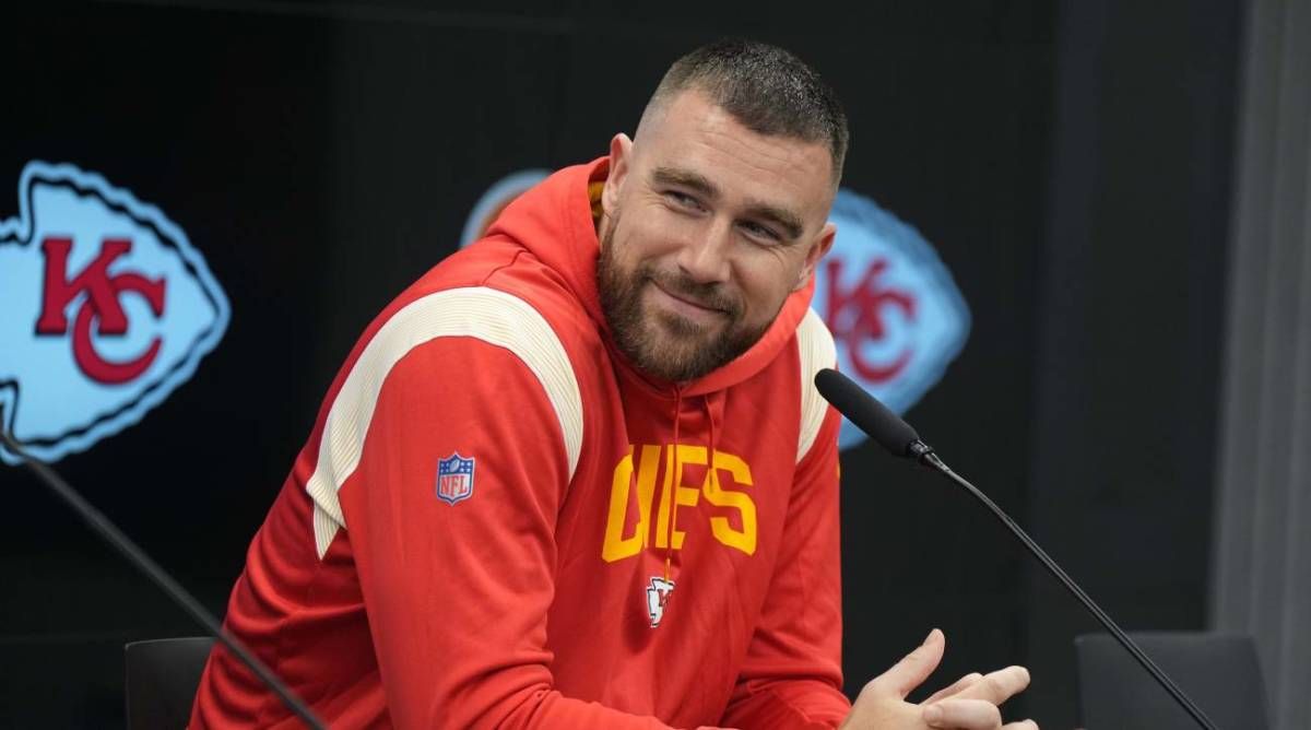 Travis Kelce Reveals Thanksgiving Plans—and Whether…