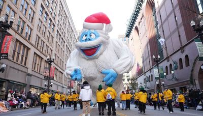 Thousands flock to 89th annual Chicago Thanksgiving Parade on State Street in the Loop