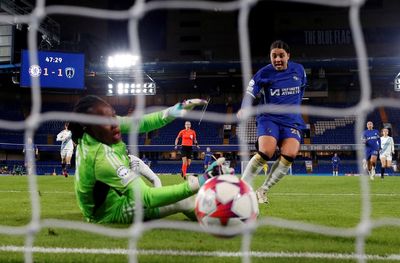 Hat-trick hero Sam Kerr leads from the front as Chelsea emphatically beat Paris in Champions League