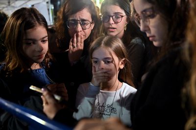 Scores of Palestinians and Israelis freed from captivity on first day of Gaza truce