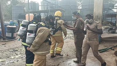 Smoke spewing from chemical unit causes eye irritation among residents, motorists near Walajah town in Ranipet