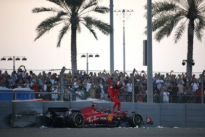 Sainz escapes F1 grid penalties after FP2 crash on Abu Dhabi bump