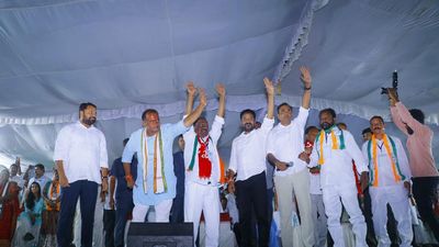 KCR made money in Telangana agitation while Congress leaders sacrificed their posts: Revanth