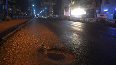 Potholed roads: High Court warns of stern action against erring officials