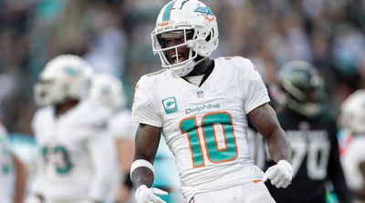 Dolphins’ Tyreek Hill Catches TD vs. Jets, Promptly Brings Ball to New Wife In Heartfelt Moment