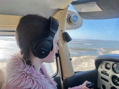 Meet the teenager flying solo around Australia and breaking records in between exams