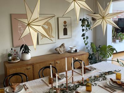 This IKEA hack for floating star lights creates the perfect pendants for your Christmas dining table