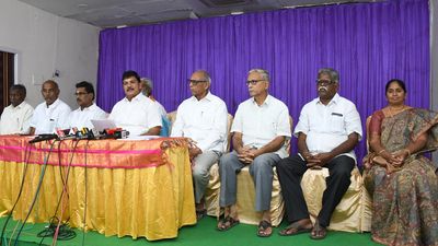 YSRCP Govt harassing Sangam Dairy by lodging false cases: Dhulipalla Narendra