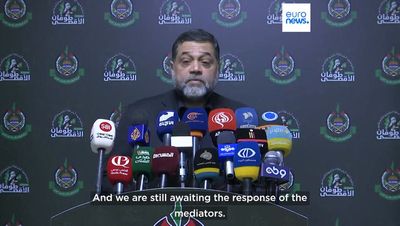 Hamas hands over hostages after deal delayed in aid row