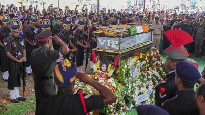 Captain Pranjal cremated with state and military honours in Bengaluru as hundreds pay last respects