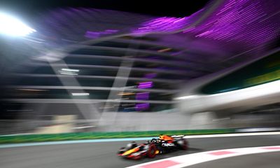 Max Verstappen claims Abu Dhabi F1 GP pole as Lewis Hamilton struggles