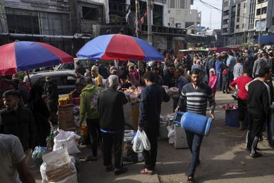 Palestinians stock up on essentials amid surge in Gaza food prices