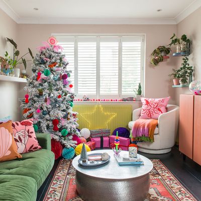 This living room is the ultimate inspiration for decorating a small space for Christmas