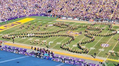 LSU Band Strikes Heisman Trophy Pose for QB Jayden Daniels