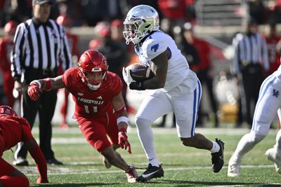 Kentucky upends Louisville on Ray Davis’ third TD run