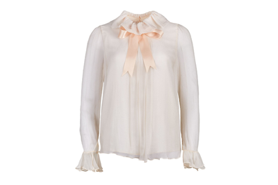 Diana’s 1981 engagement portrait blouse could sell for £79,000 at auction