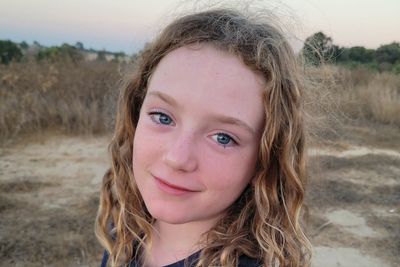 Irish-Israeli girl reunited with father who feared she was dead as Hamas release 9 year-old hostage