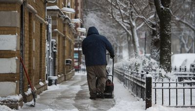 Chicago area gets nearly 2 inches of snow