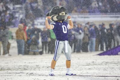 10 hysterical snowy moments from the Kansas State-Iowa State game, including ‘snow fans’