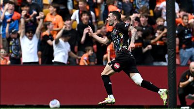 Suncorp pitch savaged as Roar beat Glory 2-1 in ALM