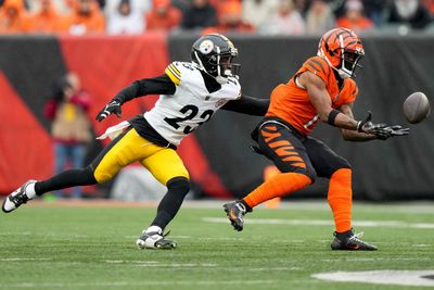 Bengals’ Ja’Marr Chase snags pass with mouth guard in hand
