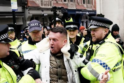 Tommy Robinson pepper sprayed by police during arrest at march against antisemitism