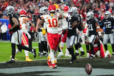 Raiders sizzling start suffers familiar fizzling finish in 31-17 loss to Chiefs