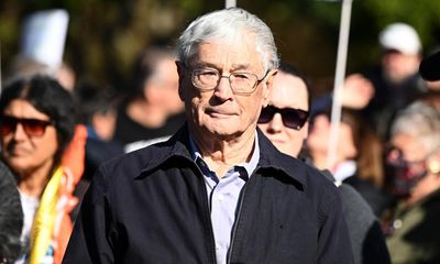 Dick Smith criticises Facebook after scammers circulate deepfake video ad