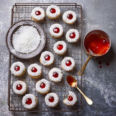 Redcurrant and coconut marshmallow wreaths recipe by Helen Goh