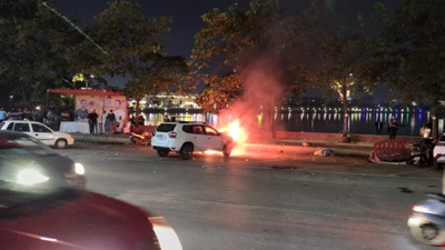 Chhattisgarh: Chaos at crowded Telibandha Lake in Raipur after car catches fire