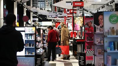 Retail sales dip as shoppers hold off for Black Friday