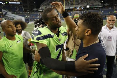 Russell Wilson, Broncos offense outplaying struggling Seahawks