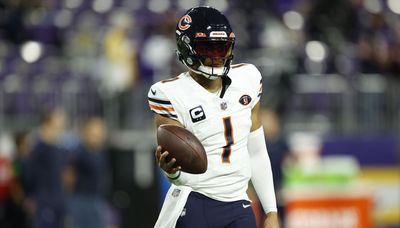 Justin Fields starts hot, Bears cool off vs. Vikings in first half
