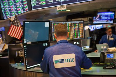 Stock Index Futures Drop as Momentum Stalls, U.S. Economic Data in Focus