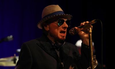 Van Morrison review – gently shakes, rattles and rolls back the years