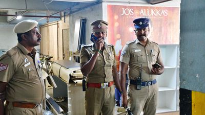 Over 150 sovereigns of gold jewellery goes missing from Jos Alukkas showroom in Coimbatore
