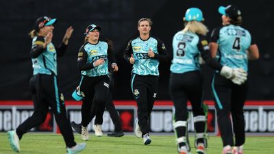 Heat crush Thunder to secure spot in WBBL prelim