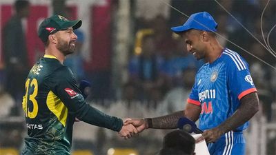 India bat first in 3rd T20I, Deepak Chahar included in squad for remainder of series