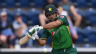 Cops suspended after star Pakistan cricketer says they threatened, asked for bribe